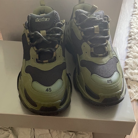 SZ 12 Men Balenciaga shoes with receipt like new - Picture 2 of 3